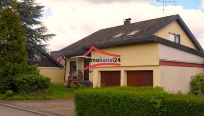 Attraktives Zweifamilienhaus – Wohnen und Vermieten unter einem Dach in 78554 Aixheim