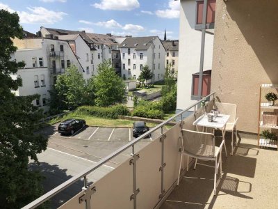 Elegante 3-Raum-Wohnung mit gehobener Innenausstattung mit Balkon+ Einbauküche in Kassel