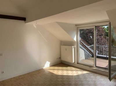 Charmante 2-Zimmer-Dachgeschosswohnung mit Südbalkon im Bonner Musikerviertel