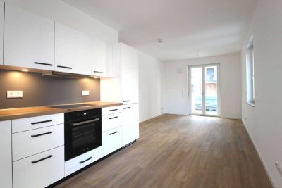 Schicke 2 Zimmer mit EBK und Terrasse in ruhiger Seitenstraße!
