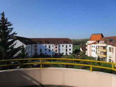 Moderne 3-Zi.-Wohnung mit großer Dachterrasse zu vermieten
