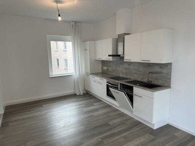 Wunderschöne 2-Zimmer-Wohnung mit Einbauküche und Balkon in Toplage nahe der Residenz