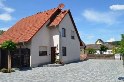 Gepflegtes 1-2 Familienhaus in zentraler und ruhiger Lage von Langenholzhausen