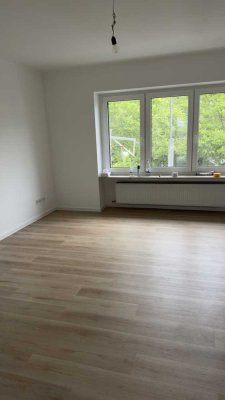 Erstbezug nach Sanierung mit EBK und Balkon: exklusive 3-Zimmer-Wohnung in Frankfurt