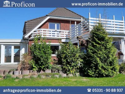 Junges Einfamilienhaus u.a. mit Wintergarten und 3 Garagen in ruhiger Lage von Sickte zu kaufen!