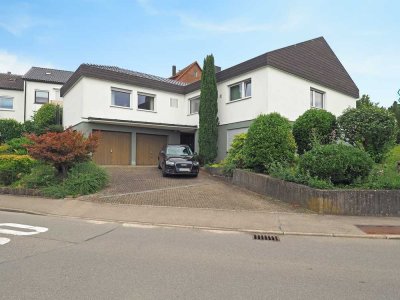 Einfamilienhaus mit Einliegerwohnung und großem Grundstück in Wellingen