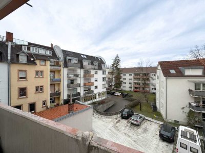 3-Zimmerwohnung mit Balkon und TG-Stellplatz zentral im Stühlinger mit 6,1 % Rendite