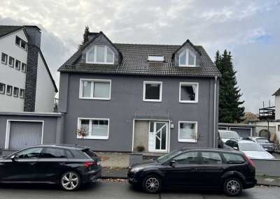 Helle, lichtdurchflutete 3 Zimmer DG-Wohnung mit Balkon und Blick ins Grüne in Hilden-Süd