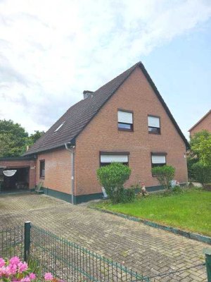 OSTSEENÄHE, FAMILIENTRAUM MIT VIEL RAUM UND PLATZ  IN RUHIGER U. GRÜNER LAGE V.  LÜTJENBURG: