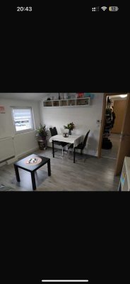 Stilvolle, vollständig renovierte 2-Zimmer-Wohnung mit Einbauküche in Eislingen/Fils