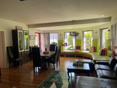 Großzügiges Einfamilienhaus mit Garage und Swimmingpool in einer begehrten Lage von Hagenbrunn!