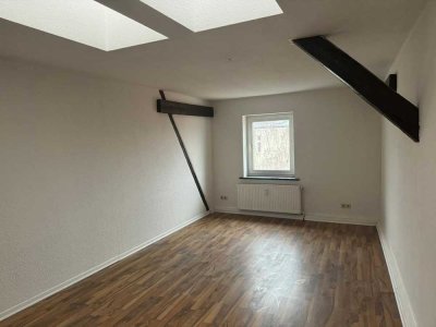 Für Studenten und Familien! 4-Raum-Wohnung in Stadtfeld-Ost zu vermieten.