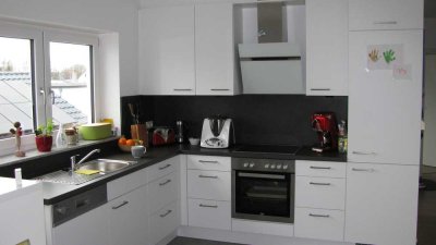 Schicke 2,5-Zimmer-Dachgeschosswohnung mit Balkon und Küche