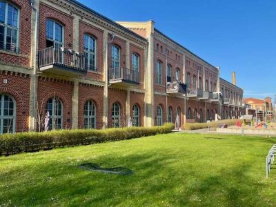 Freie, außergewöhliche Eigentumswohnung auf Insel Eiswerder! Terr., Parkett, Wa-Bad, EBK, FBH,