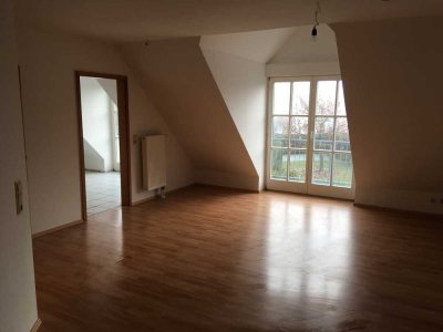 Helle 2,5-Zimmer Wohnung in Gochsheim mit 2 Bädern, Garage und Gartenteil