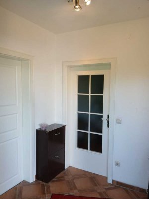 Zimmer in WG in teilmöblierter Doppelhaushälfte mit Garten und Wintergarten in Diedorf-Anhausen