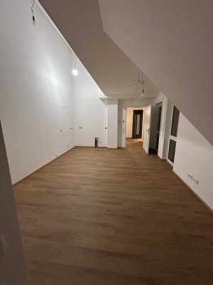 Neubau mit Einbauküche: Stilvolle 1-Zimmer-Dachgeschosswohnung