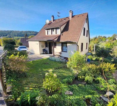 Ein- bis Zweifamilienhaus mit großem Garten