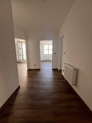 3-Zimmer-Wohnung; Erstbezug nach Kernsanierung – mit Loggia, Einbauküche & Tiefgaragenstellplatz