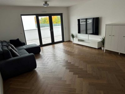 3-Zimmer-Wohnung mit großer Dachterrasse und TG-Platz / Neubau