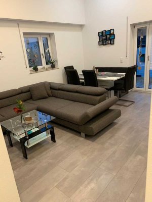 Exklusive, neuwertige 2-Raum-Wohnung mit geh. Innenausstattung mit Balkon und EBK in Burglengenfeld