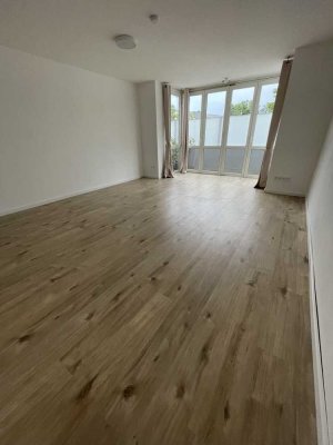 Helle moderne 1-Zimmer Wohnung im Erdgeschoss mit Terrasse in Augsburg