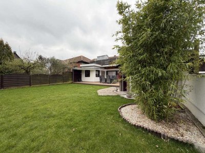 Kernsaniertes Eigenheim für Ihre kleine Familie -  in zweiter Reihe mit ca. 200 m² Gartenidylle
