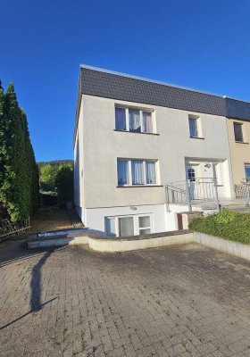 Großzügiges Reihenendhaus in toller Lage