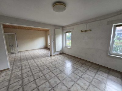 Familienfreundliches Wohnhaus mit Ferienwohnung und Gewerbefläche – ideal für Lebens- und Arbeitsrau