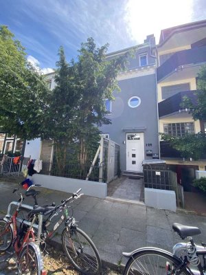 sanierte 2 Zi- Wohnung mit Balkon und Dachterrasse in Bremen-Fesenfeld