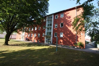 Modernisierte und sonnige 4-Zi.- Whg mit Balkon, Stellplatz, Keller und EBK