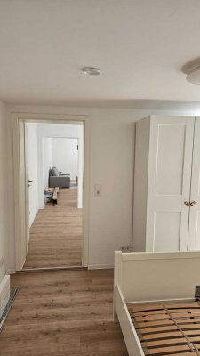 Gemütliche und neuwertige 2-Zimmer mit Terrasse, zentral