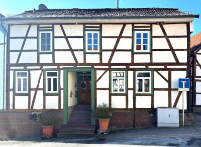 Großzügiges Fachwerkhaus mit weitläufigem Garten in Gleichen-Bremke