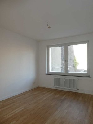 4 Zi.Wohnung mit Balkon/ WG geeignet
