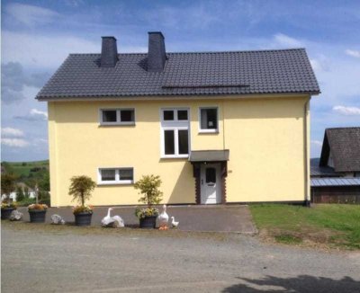 Exklusive 4-Zimmer-EG-Wohnung mit Terrasse und Einbauküche in Hallenberg