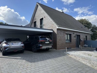 Modernes Einfamilienhaus mit Doppel-Carport, Pool und Sauna in Bardowick