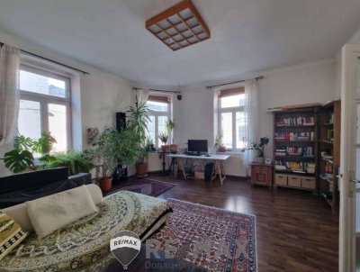 " 3-Zimmer-Altbauwohnung mit moderner Wohnküche &amp; Schwedenofen nahe Yppenplatz!"