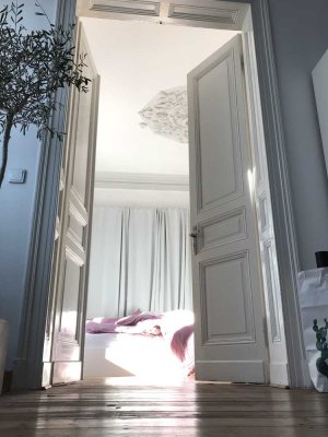 Stilvolle  "Beletage"-Altbauwohnung im 3 Fam.Haus mit Balkon