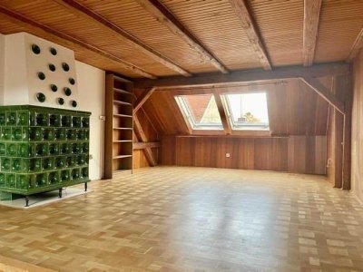 Frei ab sofort! Helle 2-Zimmer-DG-Wohnung mit ca 67,4 qm im 2.Stock & Spitzboden in ruhiger Lage