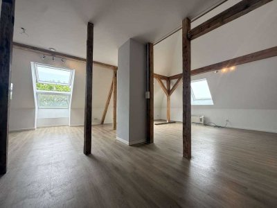 Moderne Maisonettewohnung mit offener Galerie und Einbauküche