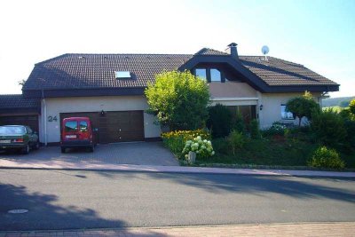 Ansprechende und gepflegte 4-Raum-EG-Wohnung mit Balkon in Neuhof Hattenhof