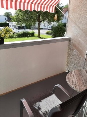 Wunderbar große und helle 2,5-Zimmer-Wohnung mit Loggia und Blick ins Grüne