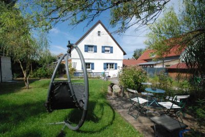 Charmantes Stadthaus mit Schwimmteich und traumhaften Garten