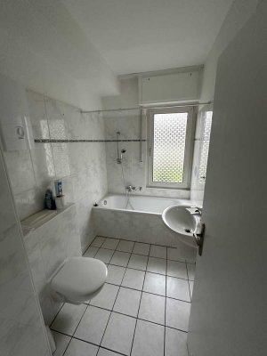 Renovierte 2,5-Zimmer Wohnung im EG mit Balkon in Bochum Langendreer