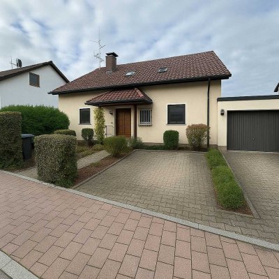 Großzügiges Zweifamilienhaus mit Garten und Garage