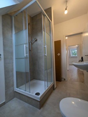 Frisch renovierte 2,5-Zimmer Wohnung in RE-Süd