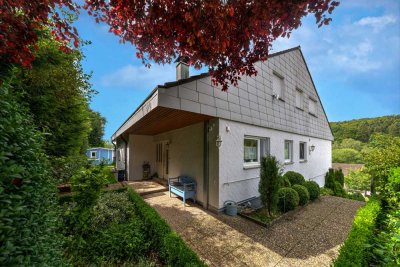 Top gepflegtes Zweifamilienhaus mit 3 Garagen