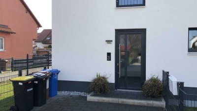 Neuwertige Wohnung mit zwei Zimmern und Balkon in Ludwigshafen