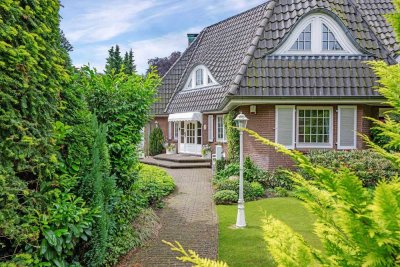 Stilvoll residieren – Großzügige Doppelhaushälfte mit Gartenidylle in bester Lage Schwachhausens