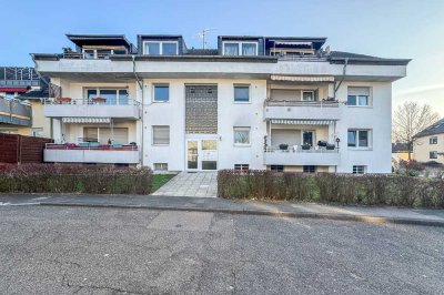 Klein, fein, renoviert: Dachgeschosswohnung mit Stellplatz in Refrath